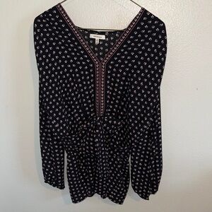 Max Studio Black and White/Red Floral V-Neck Blouse